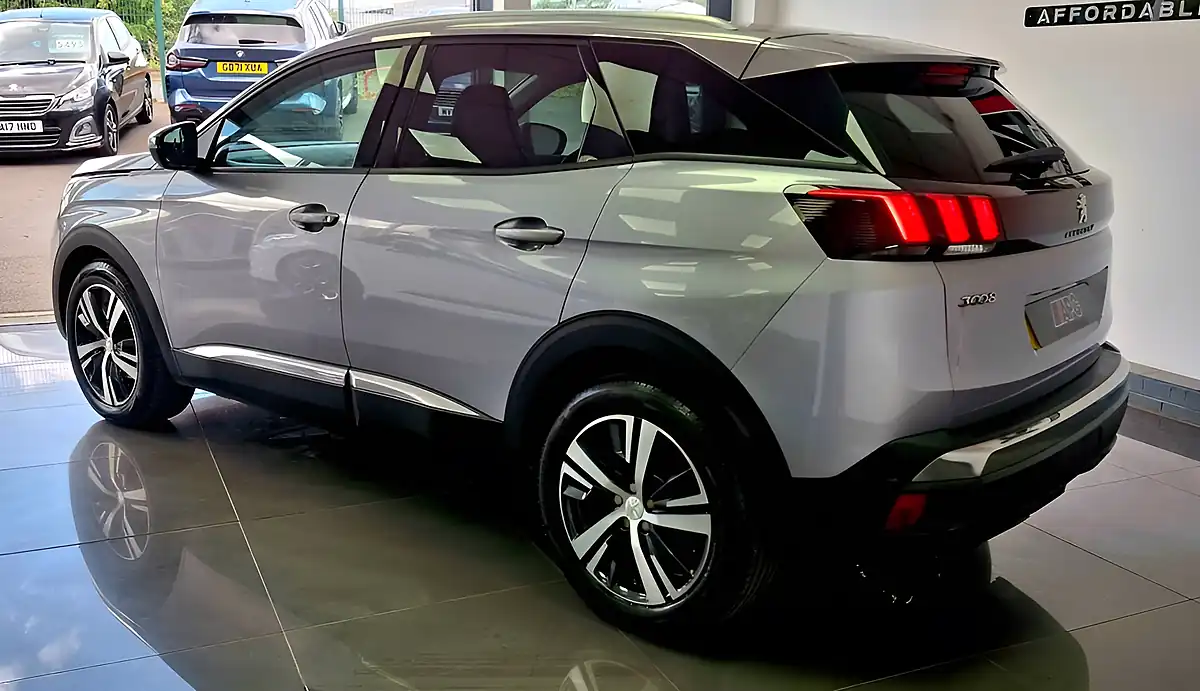 Used 2019 Peugeot 3008 Allure Grey - Interior and Exterior details 4