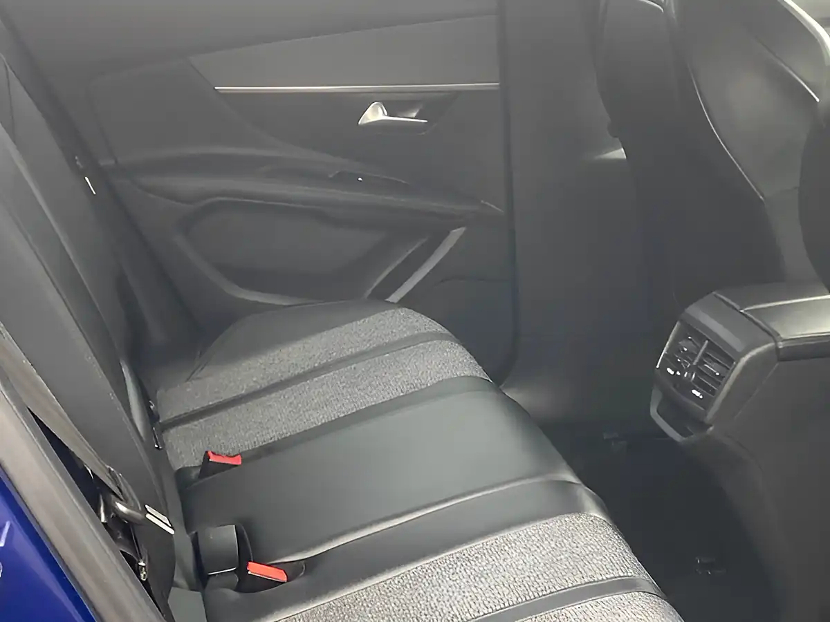 Used 2019 Peugeot 3008 Allure Magnetic Blue - Interior and Exterior details 13