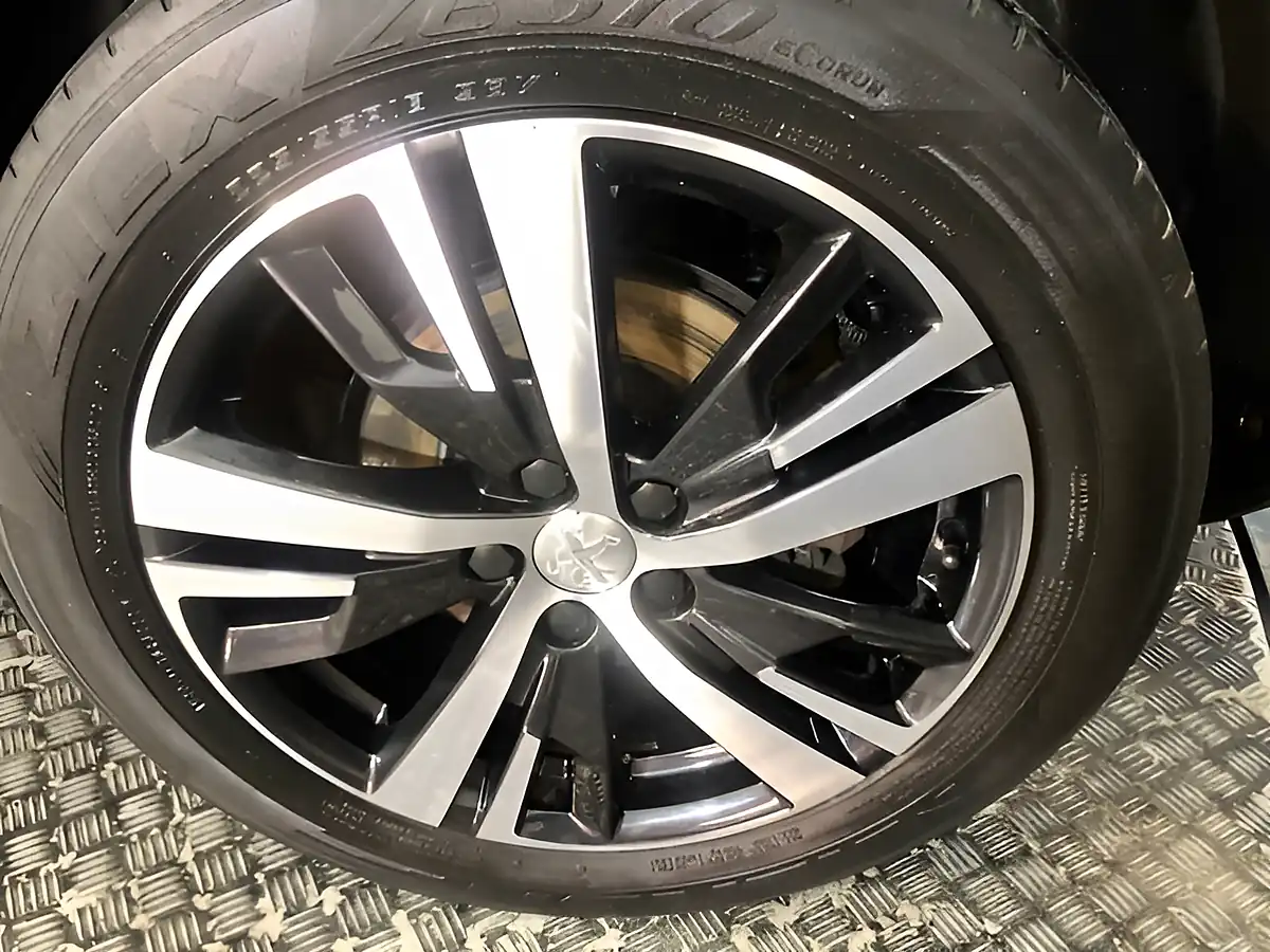 Used 2019 Peugeot 3008 Allure Magnetic Blue - Interior and Exterior details 15