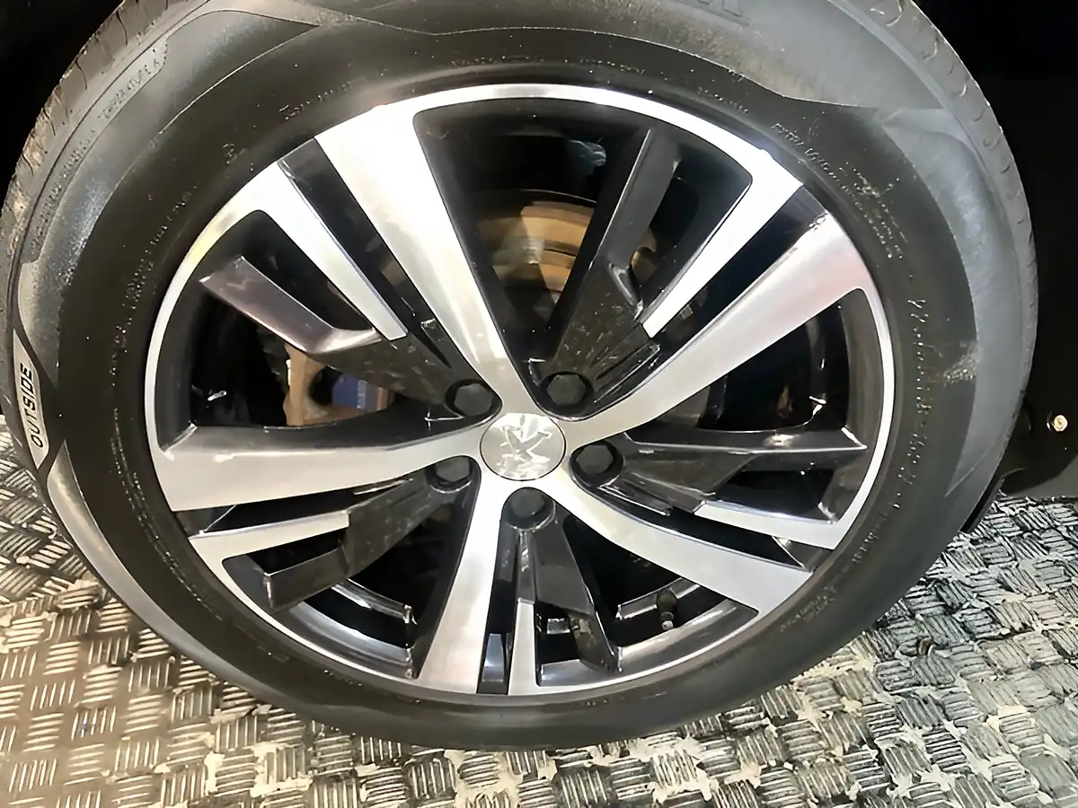 Used 2019 Peugeot 3008 Allure Magnetic Blue - Interior and Exterior details 16