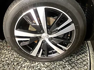 Used 2019 Peugeot 3008 Allure Magnetic Blue - Interior and Exterior details 17