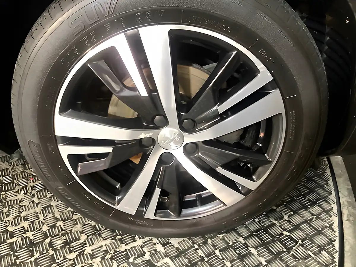 Used 2019 Peugeot 3008 Allure Magnetic Blue - Interior and Exterior details 17