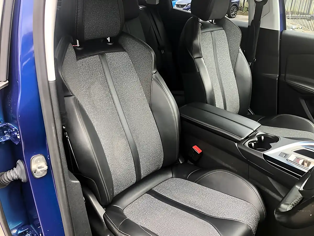 Used 2019 Peugeot 3008 Allure Magnetic Blue - Interior and Exterior details 5