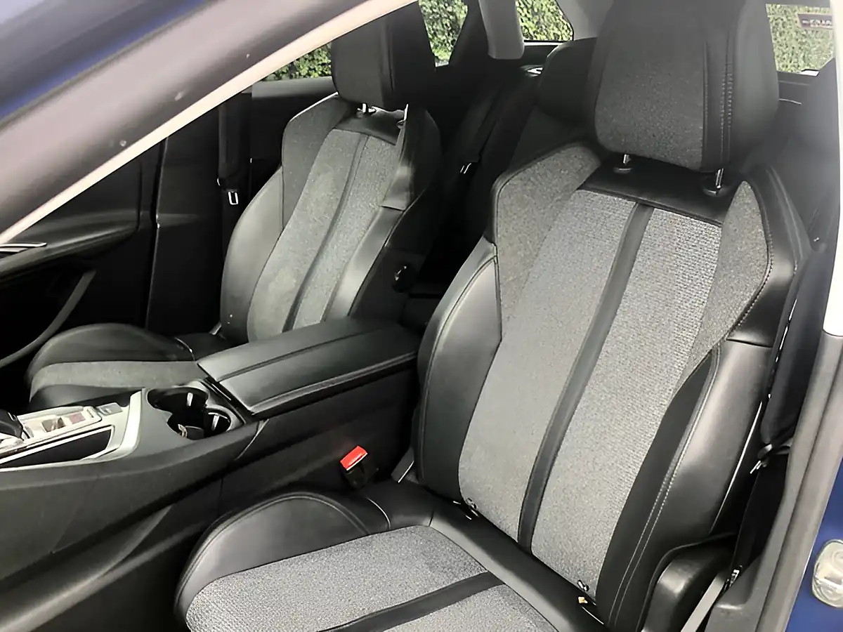 Used 2019 Peugeot 3008 Allure Magnetic Blue - Interior and Exterior details 6