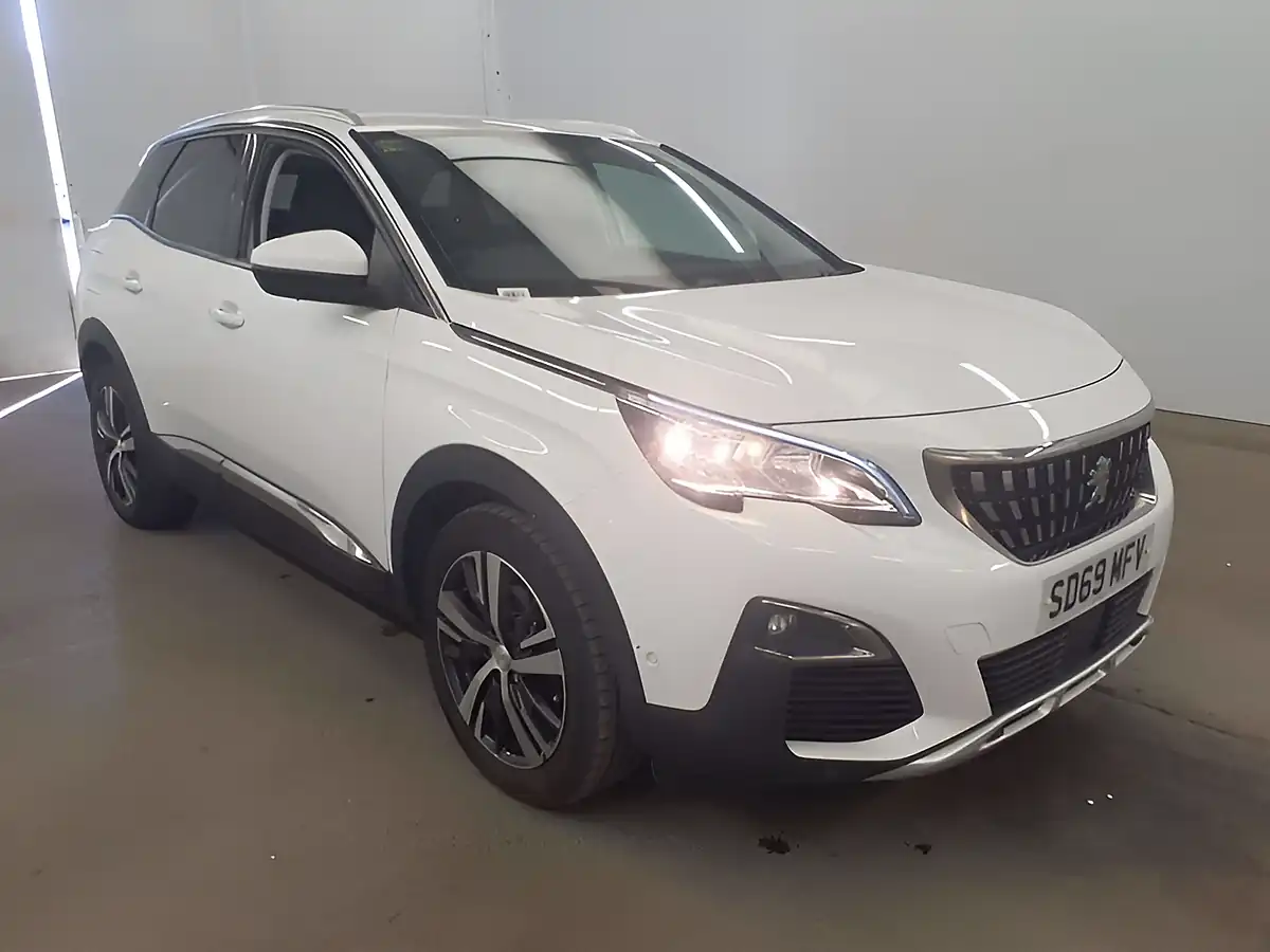 Used 2019 Peugeot 3008 Allure Pearlescent White - Front View