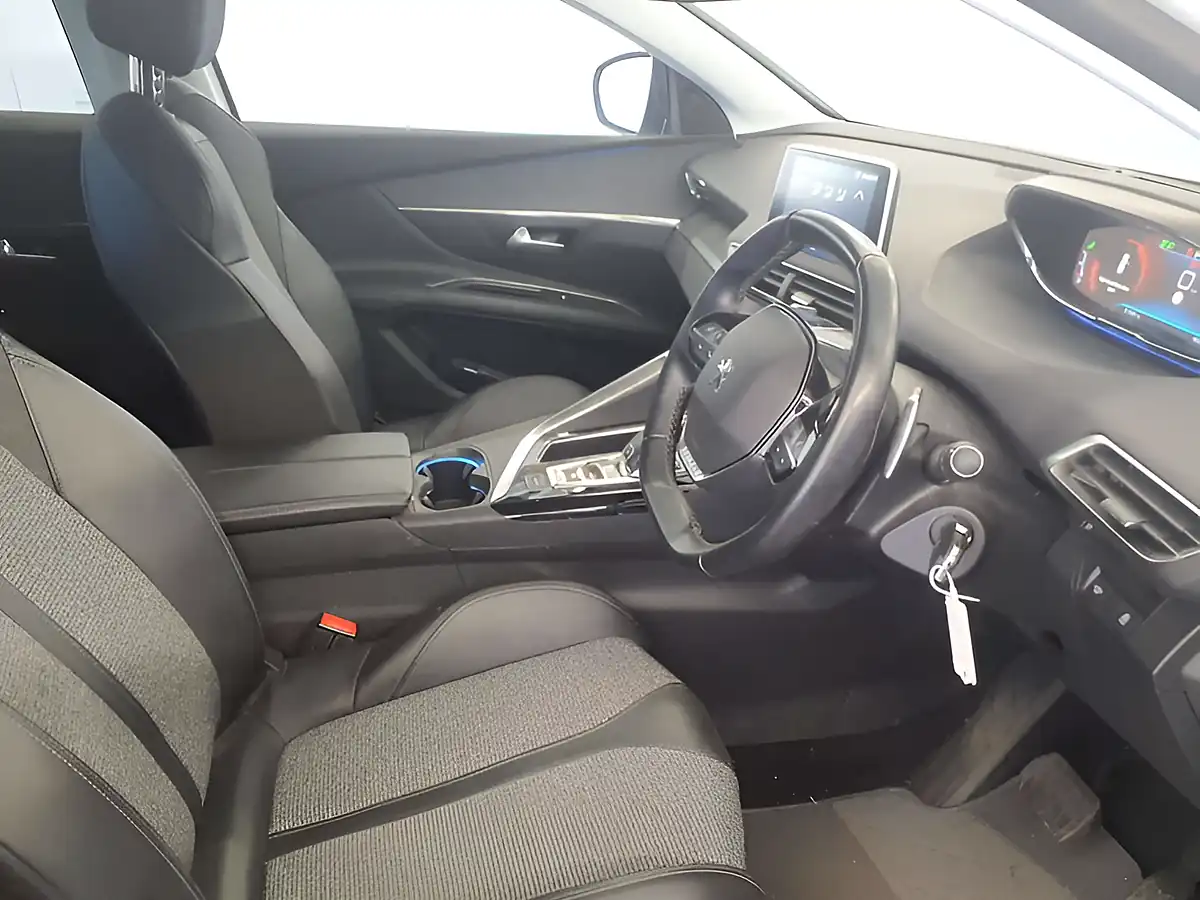 Used 2019 Peugeot 3008 Allure Pearlescent White - Interior and Exterior details 10