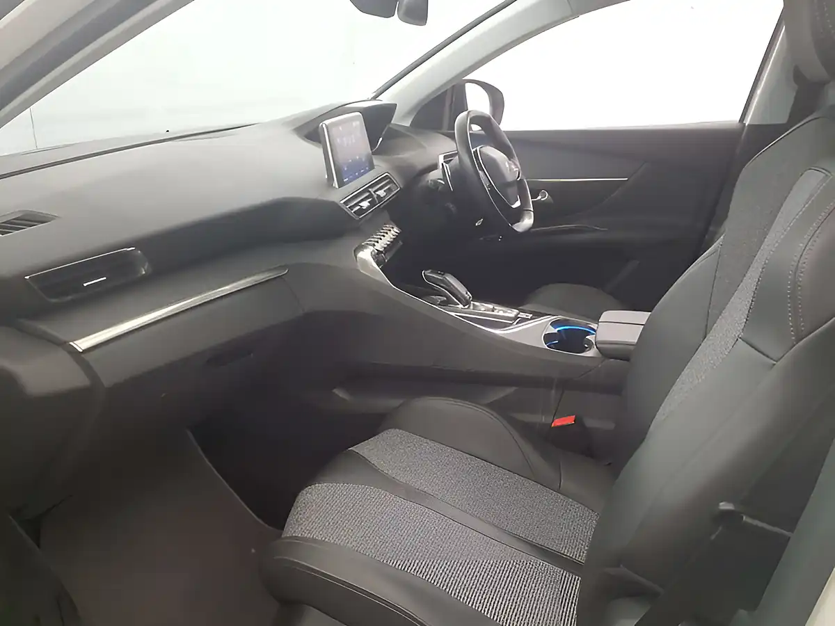 Used 2019 Peugeot 3008 Allure Pearlescent White - Interior and Exterior details 11