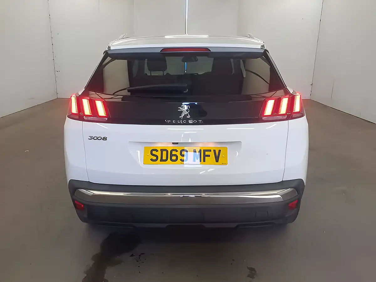 Used 2019 Peugeot 3008 Allure Pearlescent White - Interior and Exterior details 4