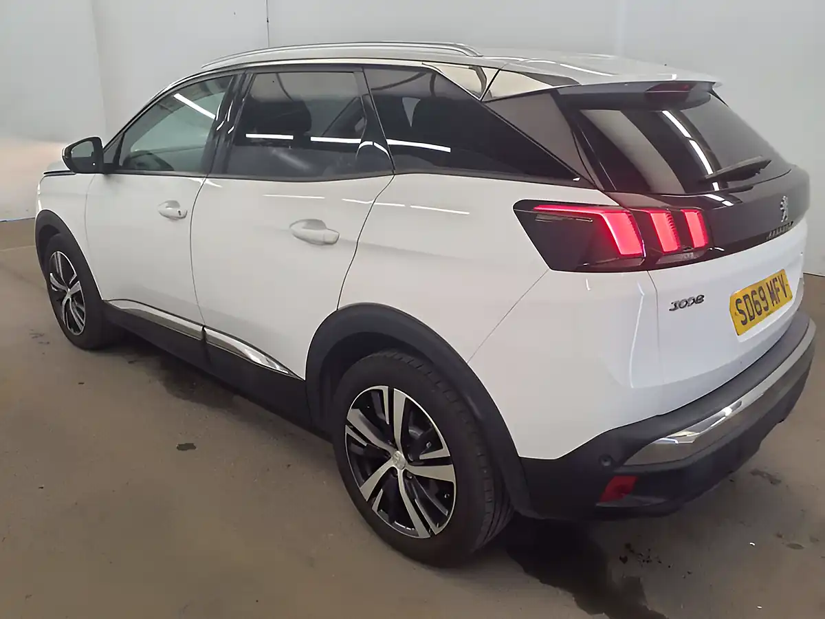 Used 2019 Peugeot 3008 Allure Pearlescent White - Interior and Exterior details 5