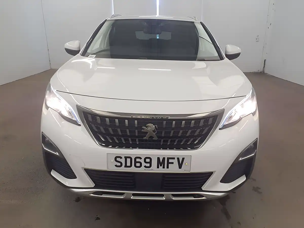 Used 2019 Peugeot 3008 Allure Pearlescent White - Interior and Exterior details 8