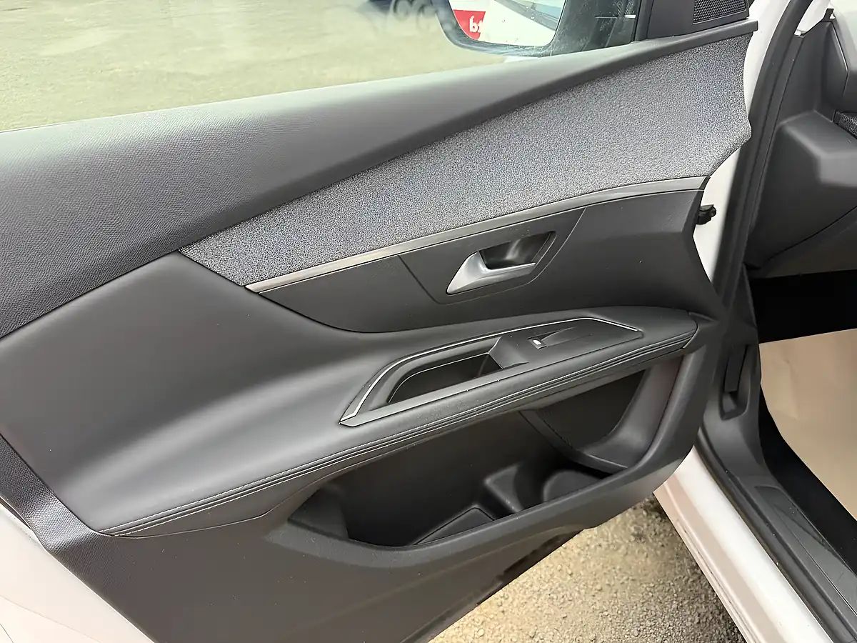 Used 2019 Peugeot 3008 Allure White - Interior and Exterior details 18