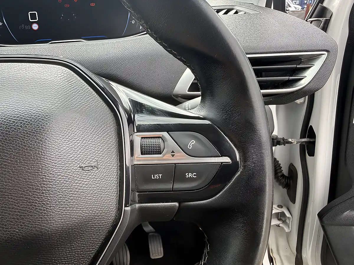 Used 2019 Peugeot 3008 Allure White - Interior and Exterior details 20