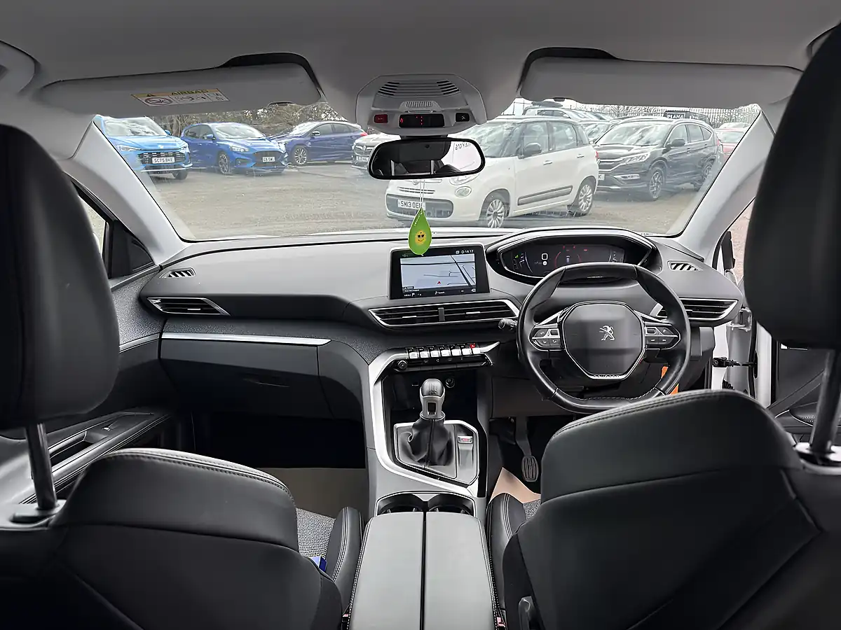 Used 2019 Peugeot 3008 Allure White - Interior and Exterior details 9