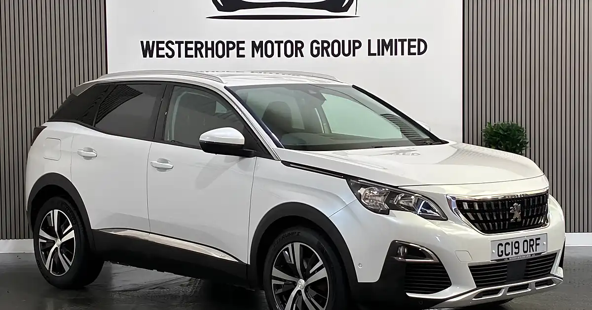 Used 2019 Peugeot 3008 Allure White - Front View
