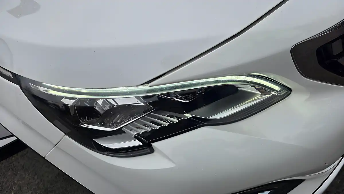 Used 2019 Peugeot 3008 Allure White - Interior and Exterior details 10