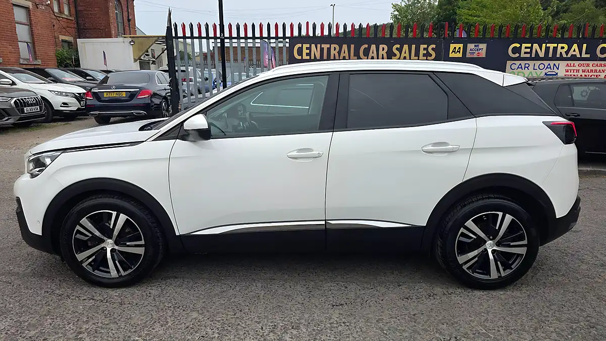 Used 2019 Peugeot 3008 Allure White - Interior and Exterior details 12