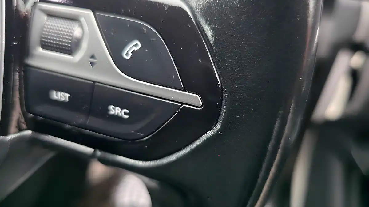 Used 2019 Peugeot 3008 Allure White - Interior and Exterior details 14