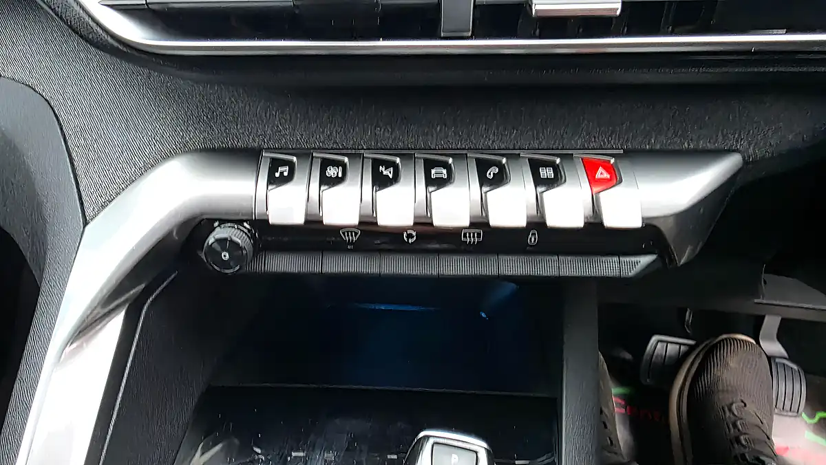 Used 2019 Peugeot 3008 Allure White - Interior and Exterior details 15