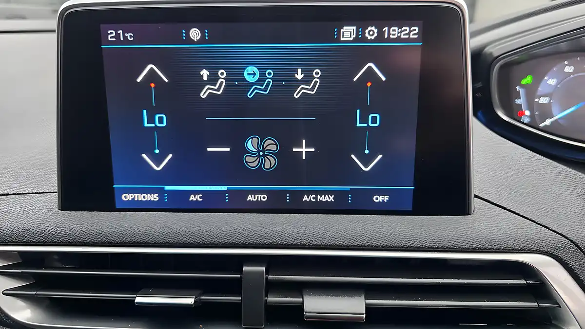 Used 2019 Peugeot 3008 Allure White - Interior and Exterior details 16