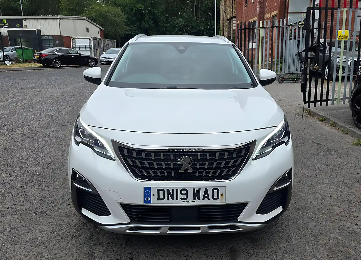 Used 2019 Peugeot 3008 Allure White - Interior and Exterior details 3