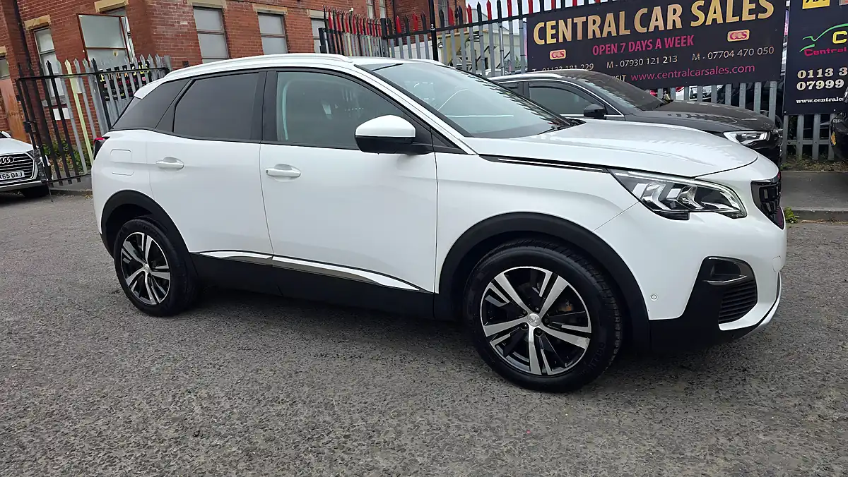 Used 2019 Peugeot 3008 Allure White - Interior and Exterior details 4