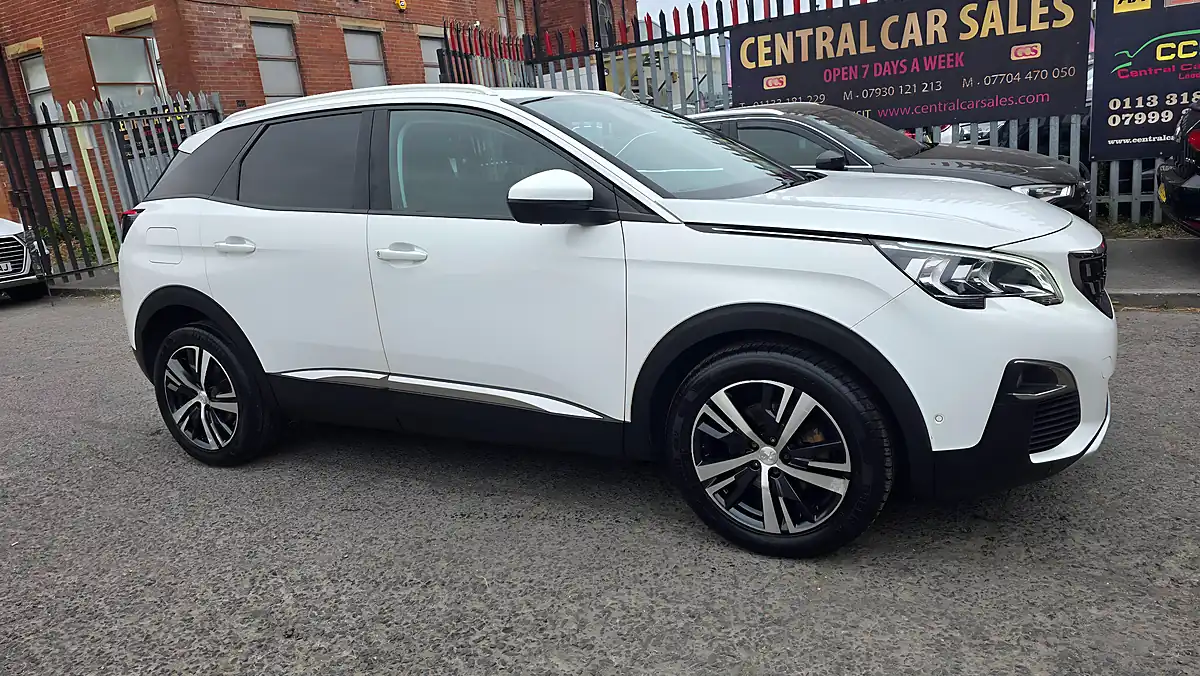 Used 2019 Peugeot 3008 Allure White - Interior and Exterior details 5