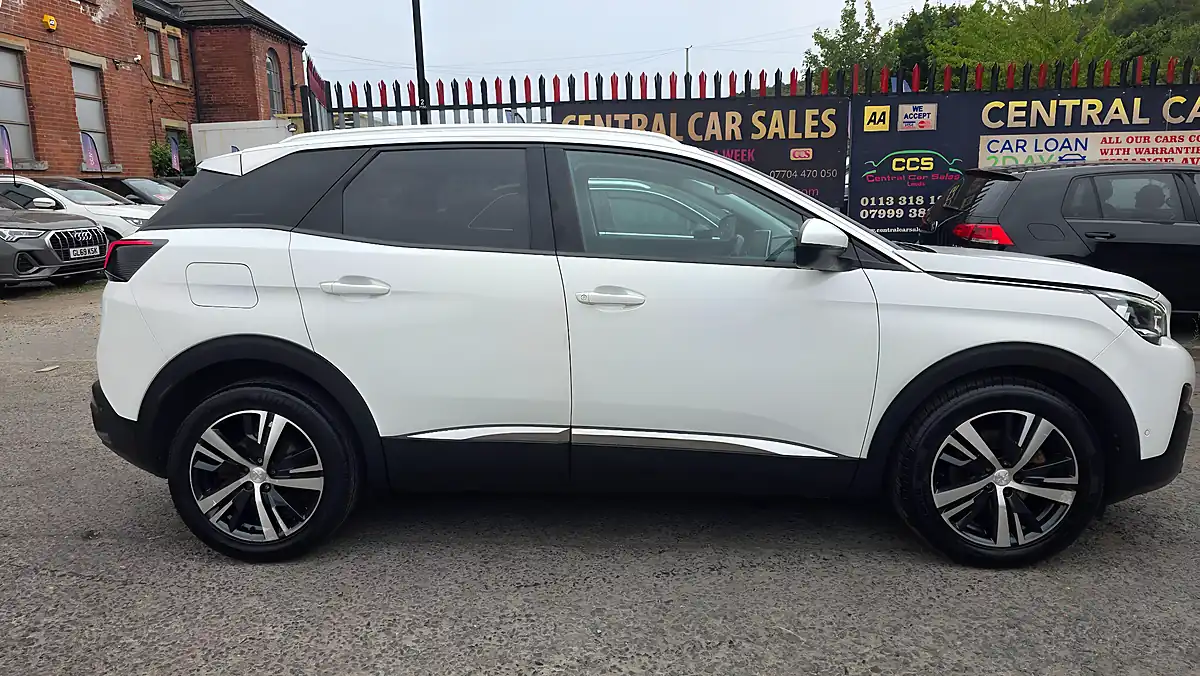 Used 2019 Peugeot 3008 Allure White - Interior and Exterior details 7