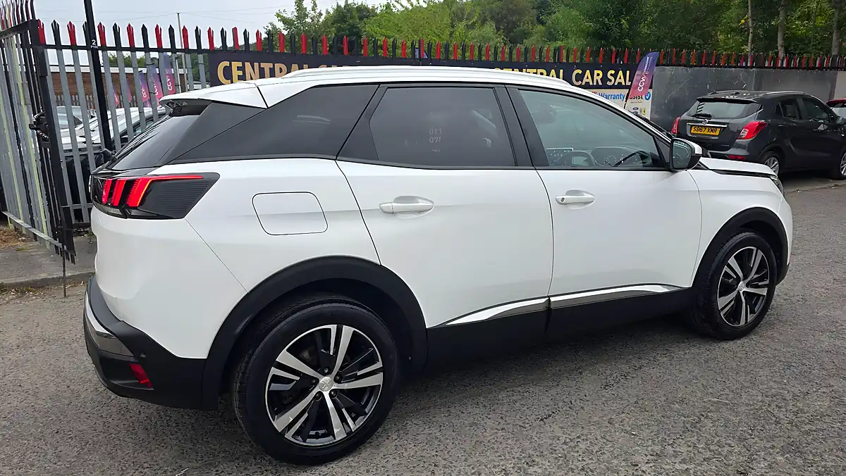 Used 2019 Peugeot 3008 Allure White - Interior and Exterior details 9