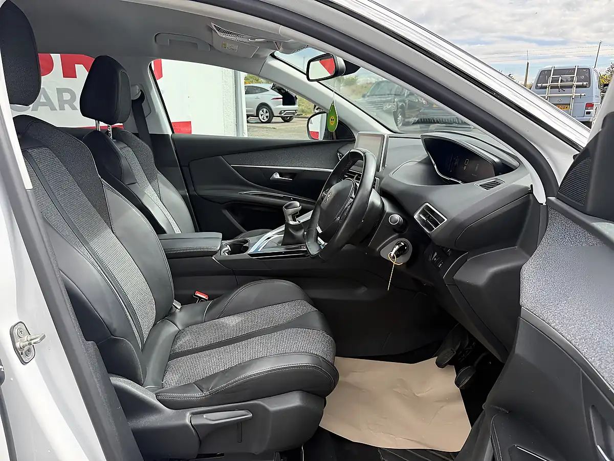 Used 2019 Peugeot 3008 Allure White - Interior and Exterior details 10