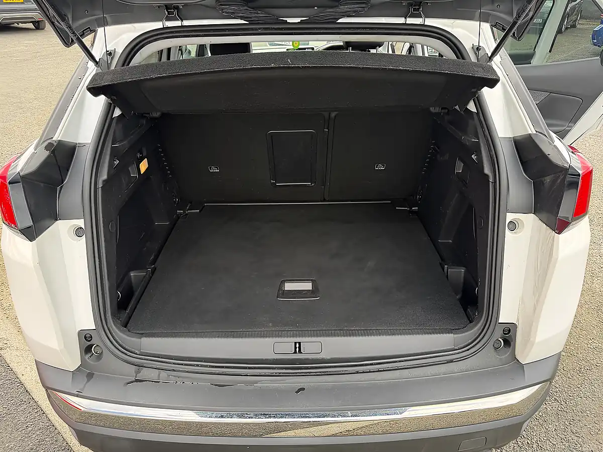 Used 2019 Peugeot 3008 Allure White - Interior and Exterior details 15