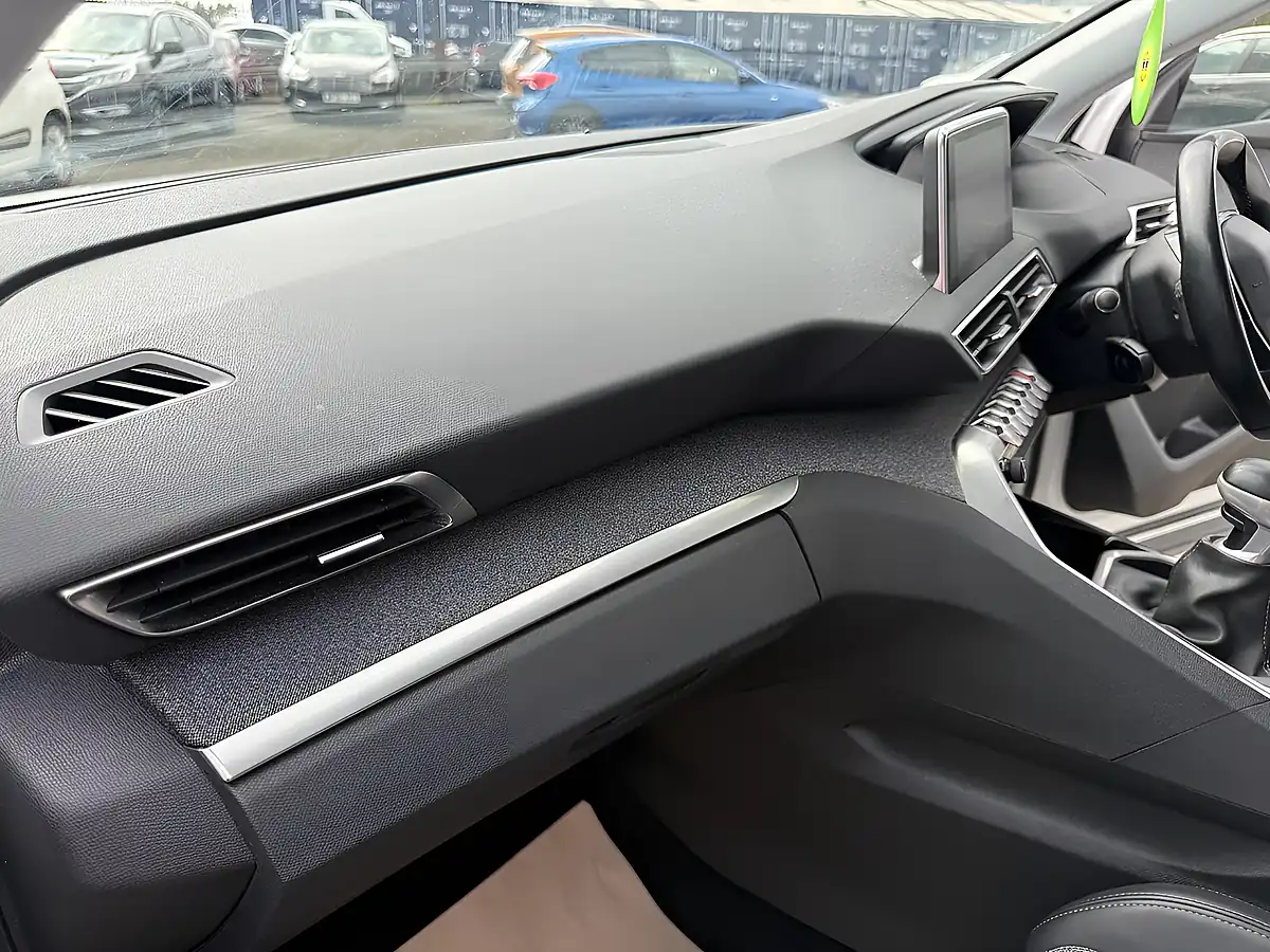 Used 2019 Peugeot 3008 Allure White - Interior and Exterior details 17