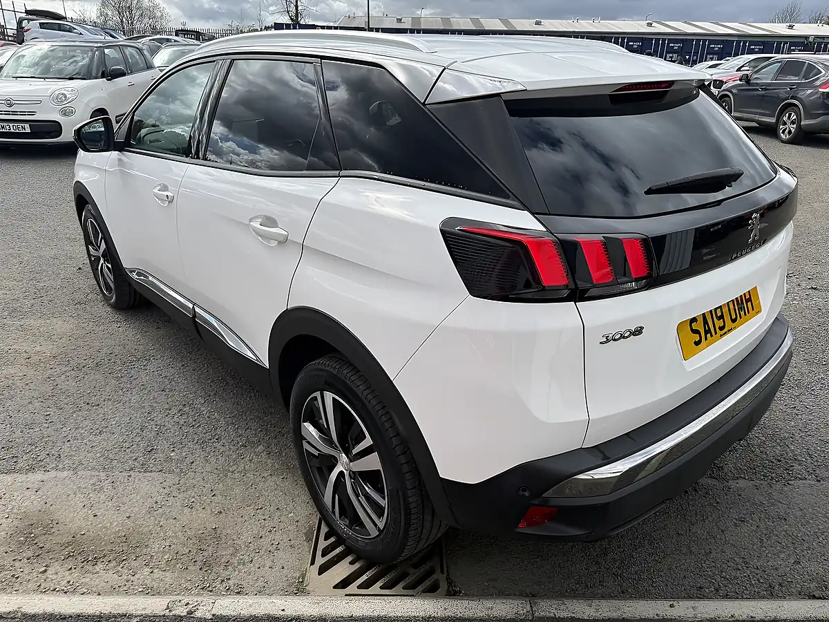 Used 2019 Peugeot 3008 Allure White - Interior and Exterior details 2