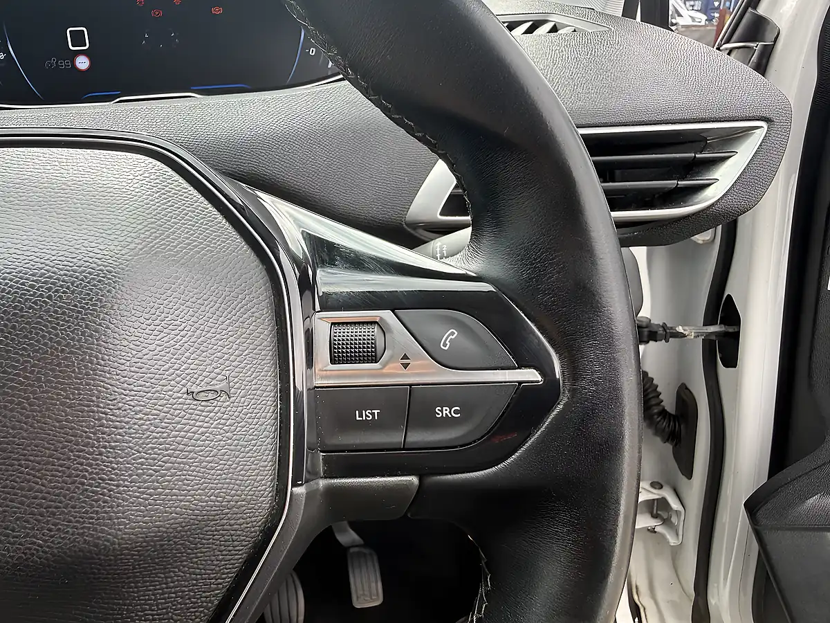 Used 2019 Peugeot 3008 Allure White - Interior and Exterior details 20