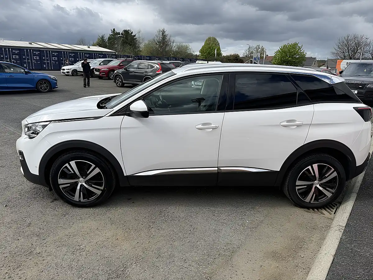 Used 2019 Peugeot 3008 Allure White - Interior and Exterior details 4