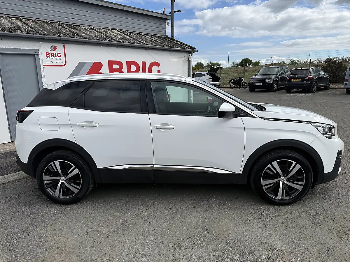 Used 2019 Peugeot 3008 Allure White - Interior and Exterior details 5