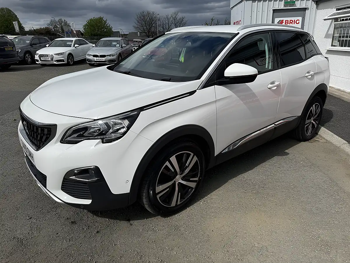 Used 2019 Peugeot 3008 Allure White - Interior and Exterior details 6
