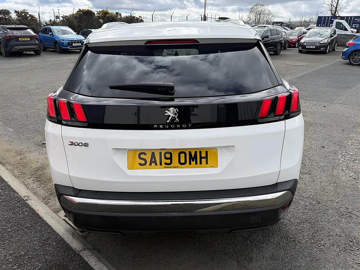 Used 2019 Peugeot 3008 Allure White - Interior and Exterior details 7