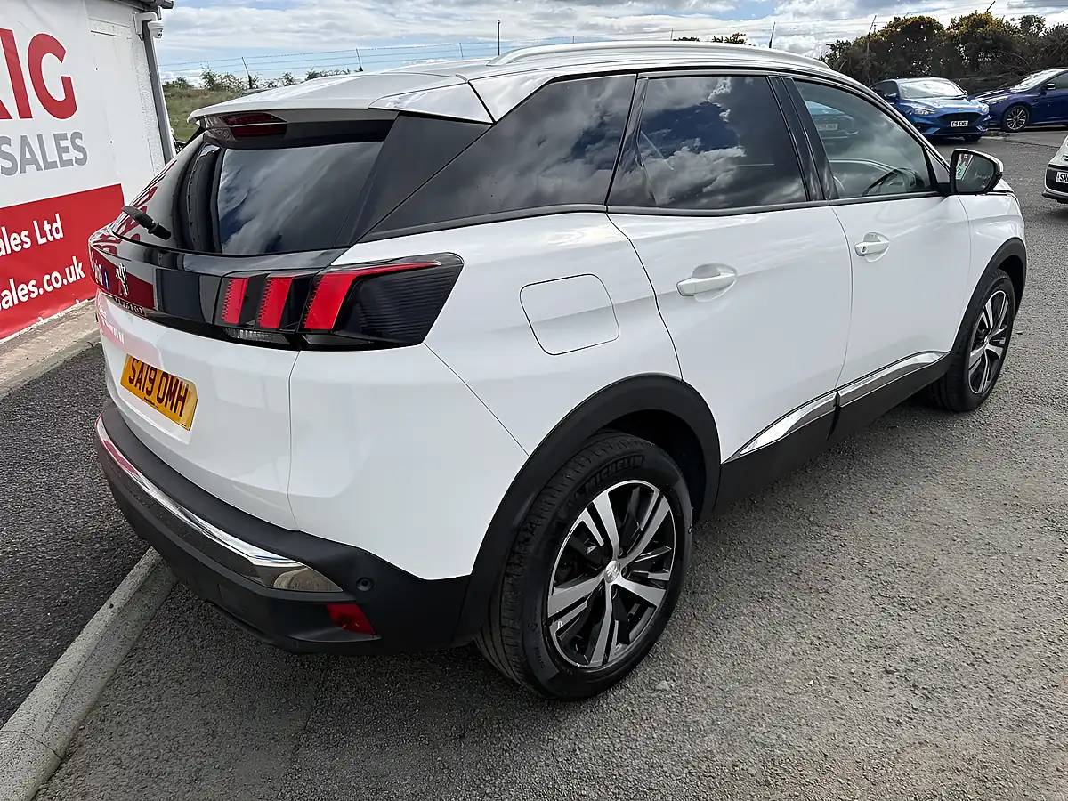 Used 2019 Peugeot 3008 Allure White - Interior and Exterior details 8