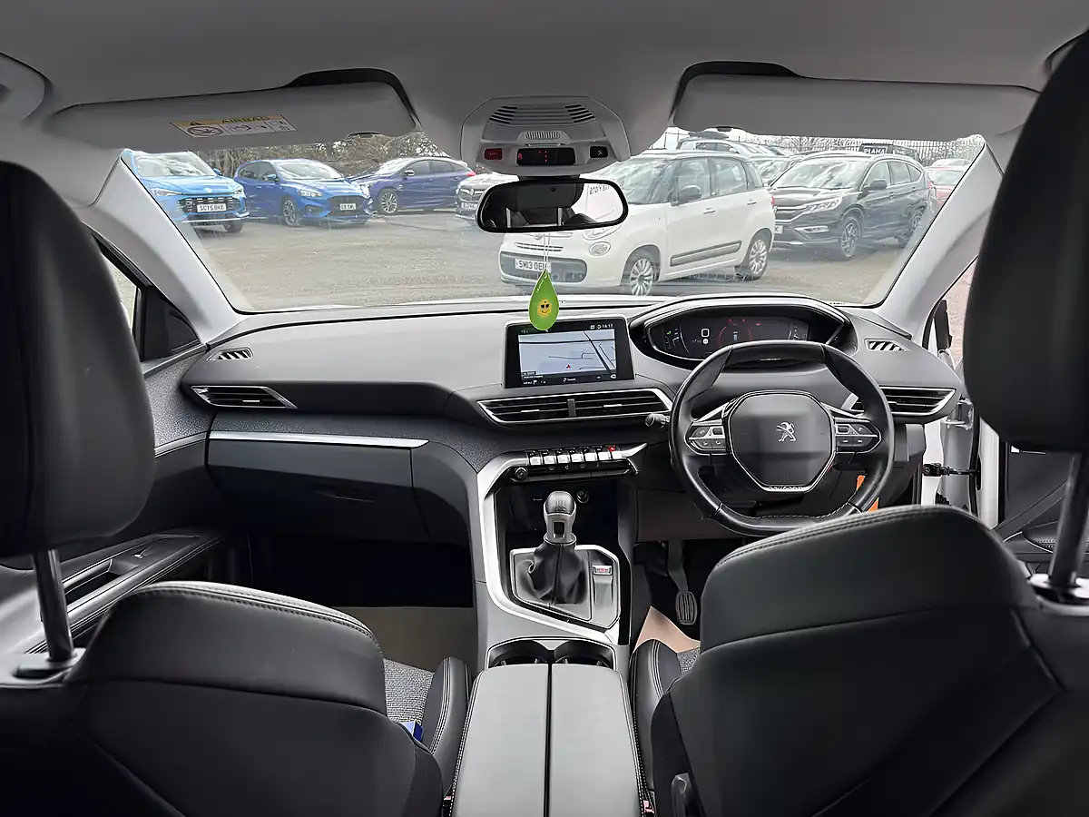 Used 2019 Peugeot 3008 Allure White - Interior and Exterior details 9