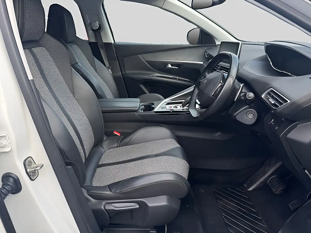 Used 2019 Peugeot 3008 Allure White - Interior and Exterior details 10