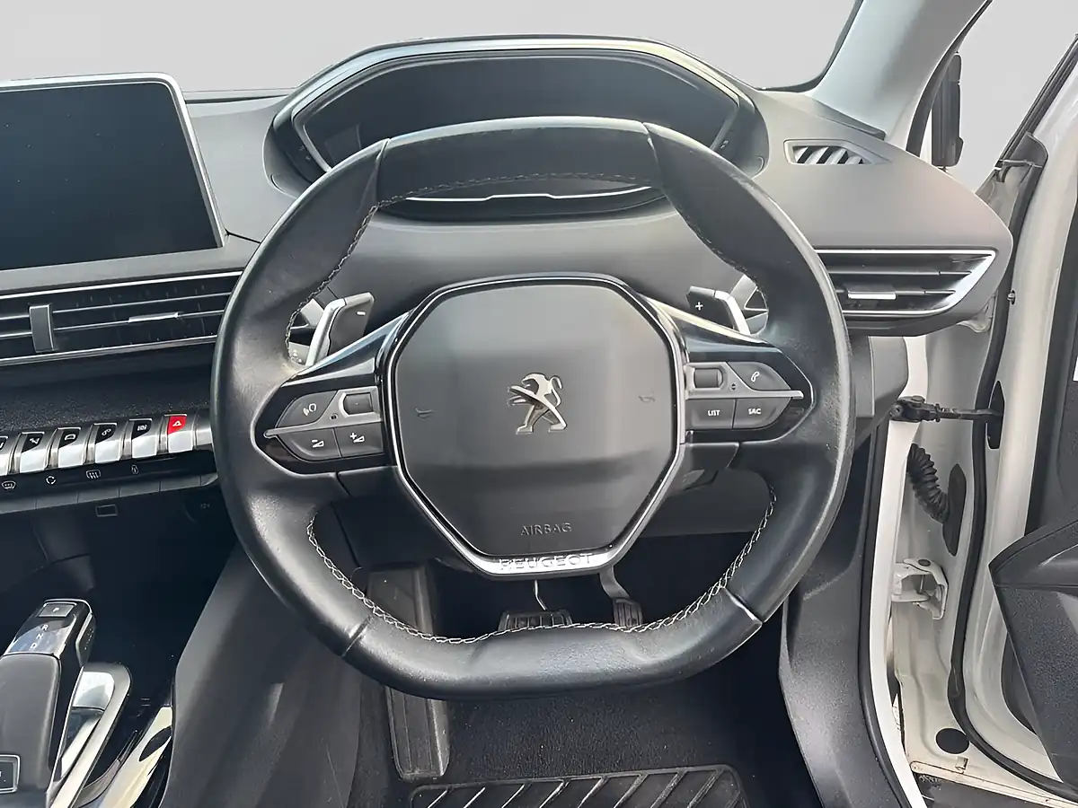 Used 2019 Peugeot 3008 Allure White - Interior and Exterior details 11