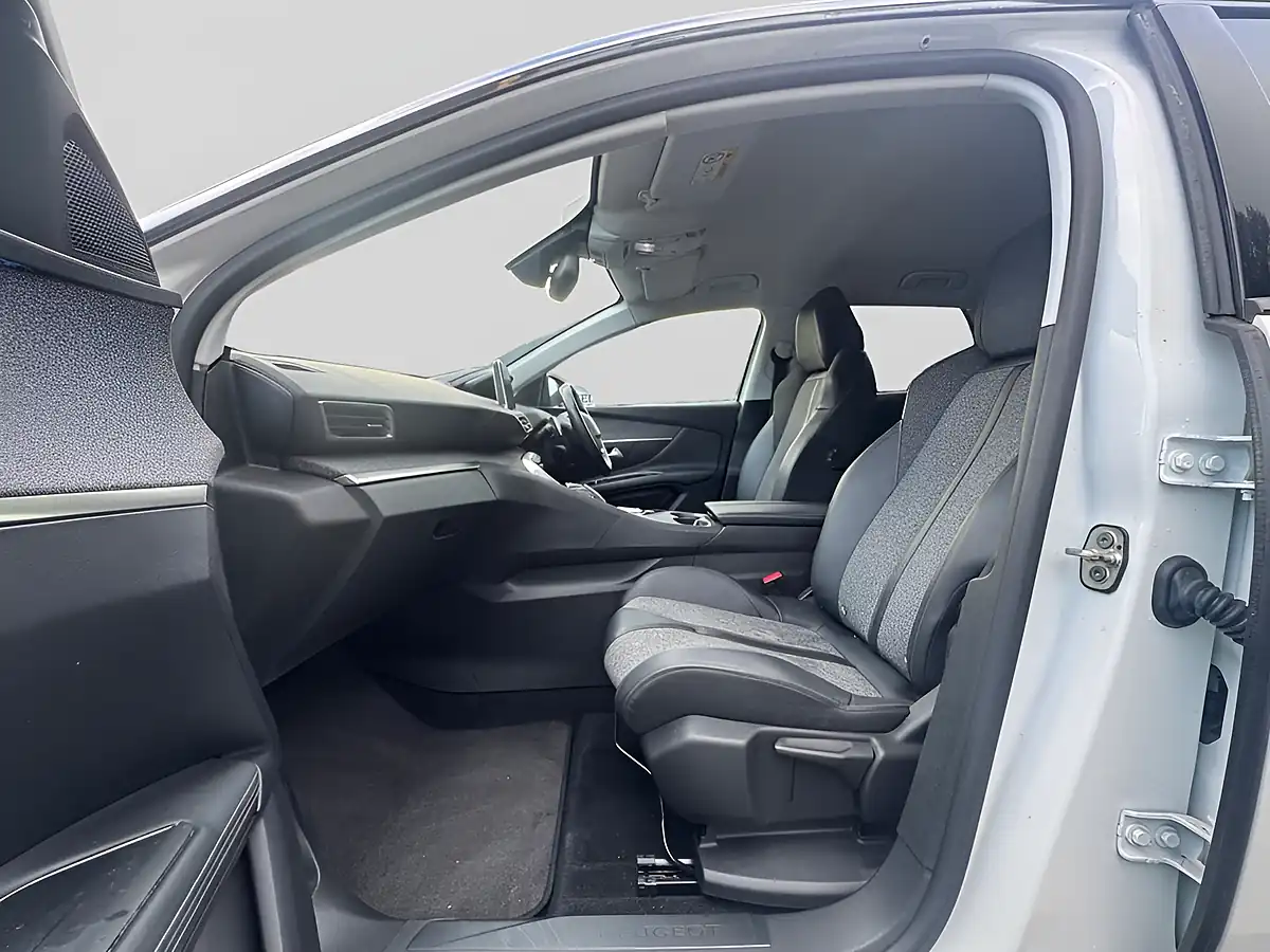 Used 2019 Peugeot 3008 Allure White - Interior and Exterior details 15