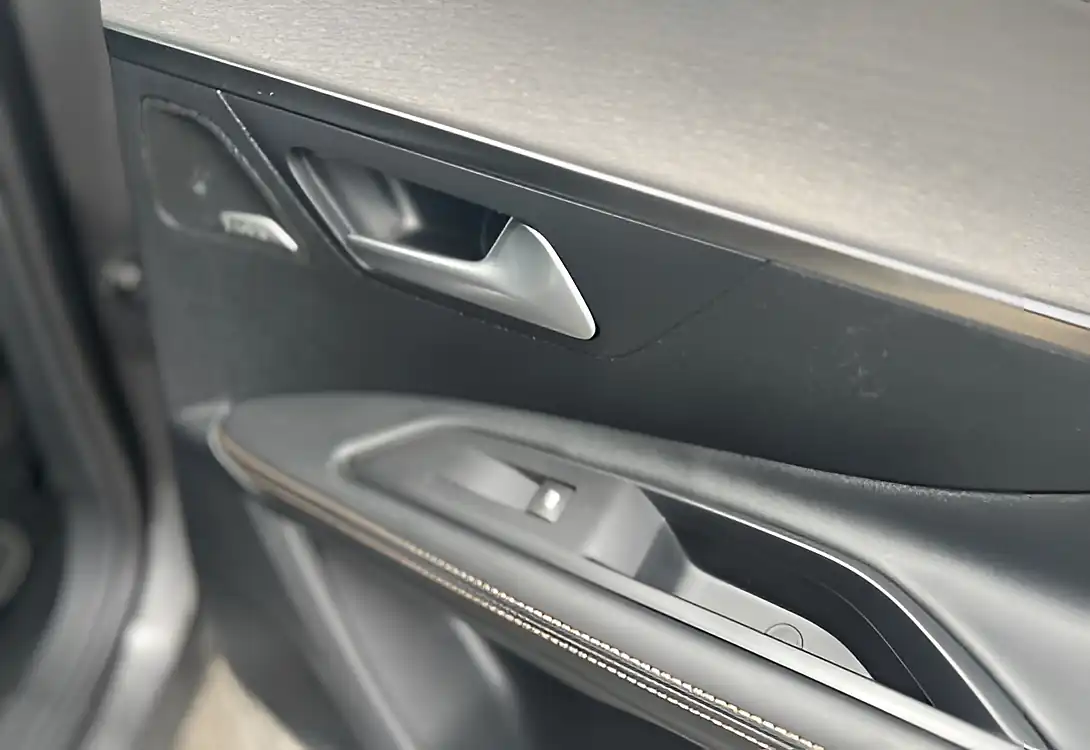 Used 2019 Peugeot 3008 GT Grey - Interior and Exterior details 14