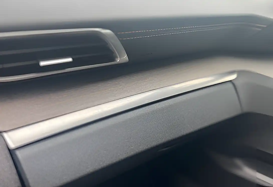 Used 2019 Peugeot 3008 GT Grey - Interior and Exterior details 15