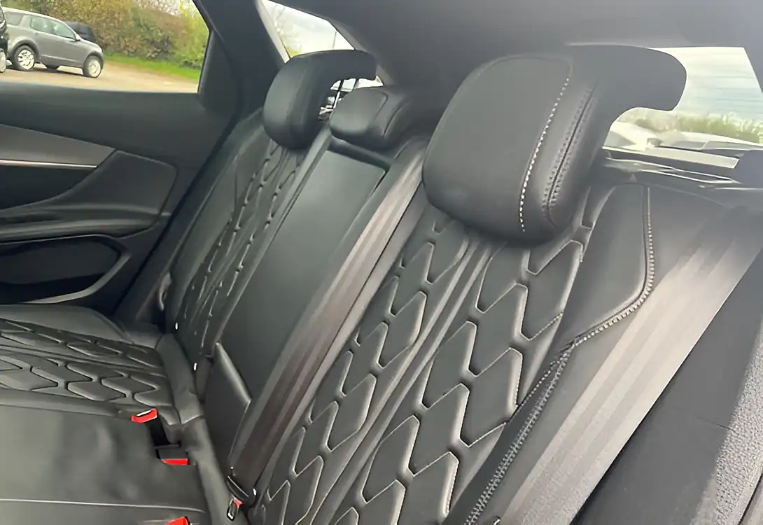 Used 2019 Peugeot 3008 GT Grey - Interior and Exterior details 17