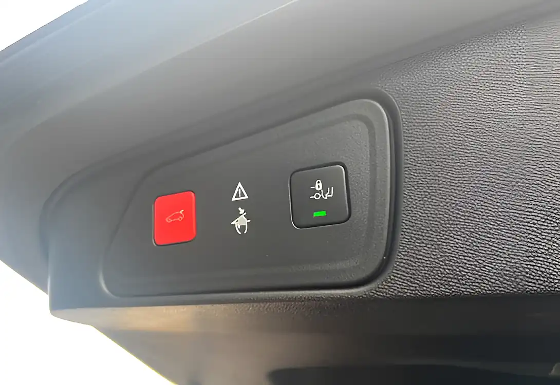 Used 2019 Peugeot 3008 GT Grey - Interior and Exterior details 18