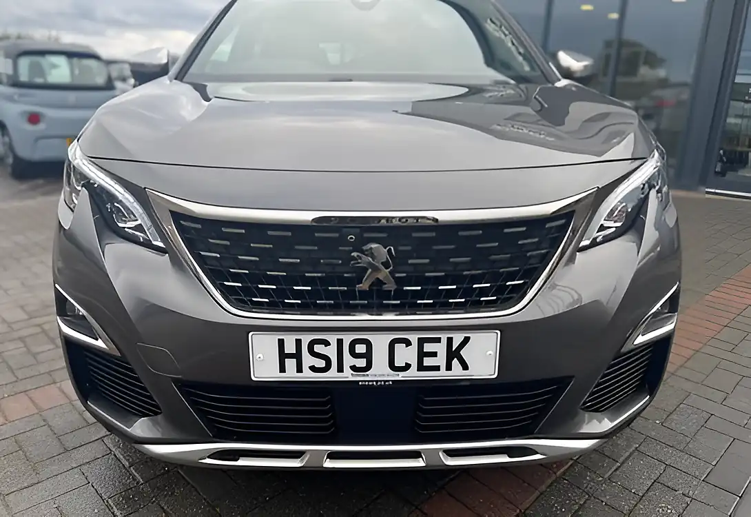 Used 2019 Peugeot 3008 GT Grey - Interior and Exterior details 4