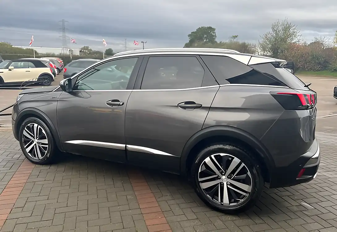 Used 2019 Peugeot 3008 GT Grey - Interior and Exterior details 9