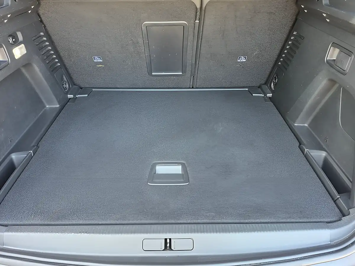 Used 2019 Peugeot 3008 GT Line Blue - Interior and Exterior details 10