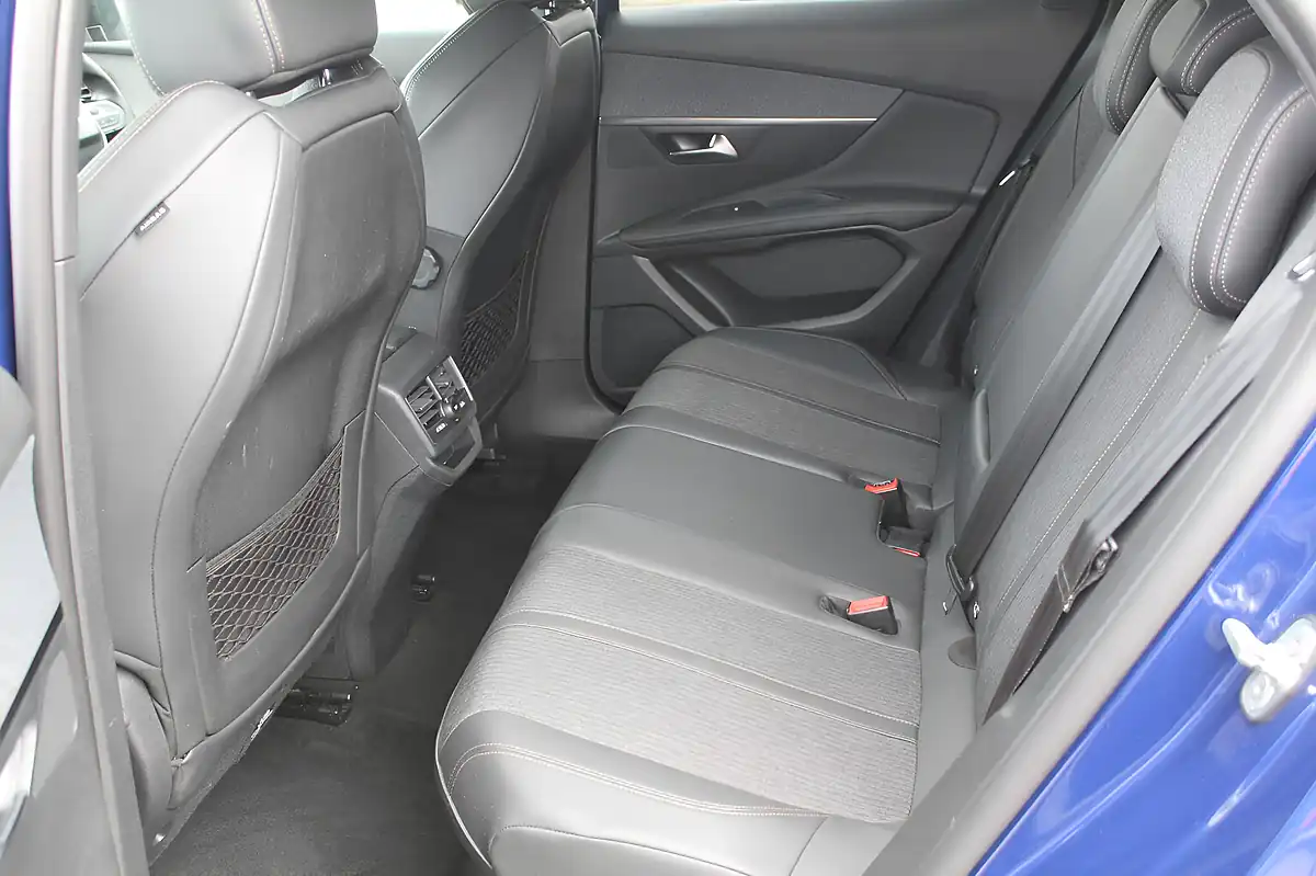 Used 2019 Peugeot 3008 GT Line Blue - Interior and Exterior details 19